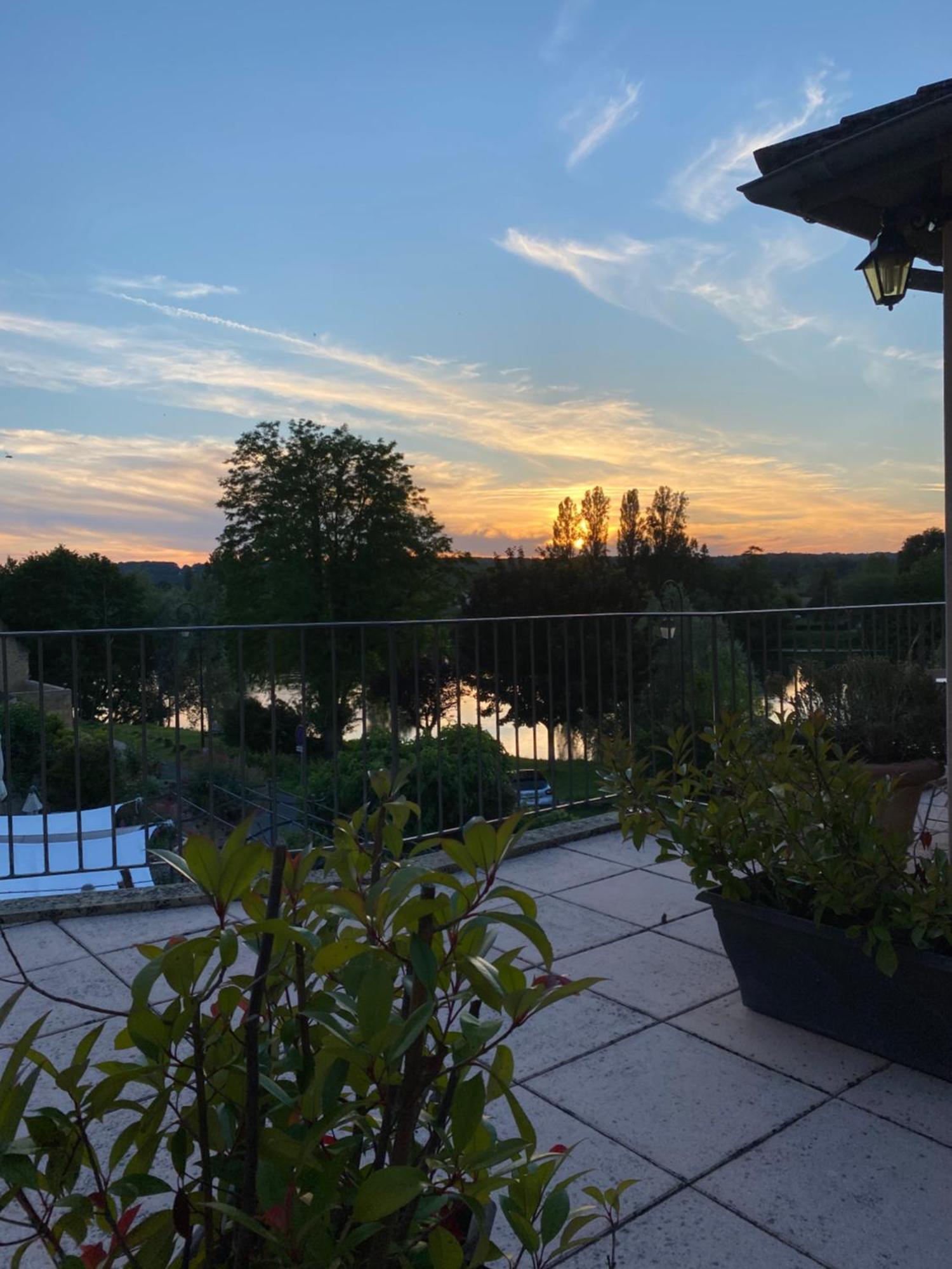 Hotel-Restaurant Cote Rivage Badefols-sur-Dordogne ภายนอก รูปภาพ