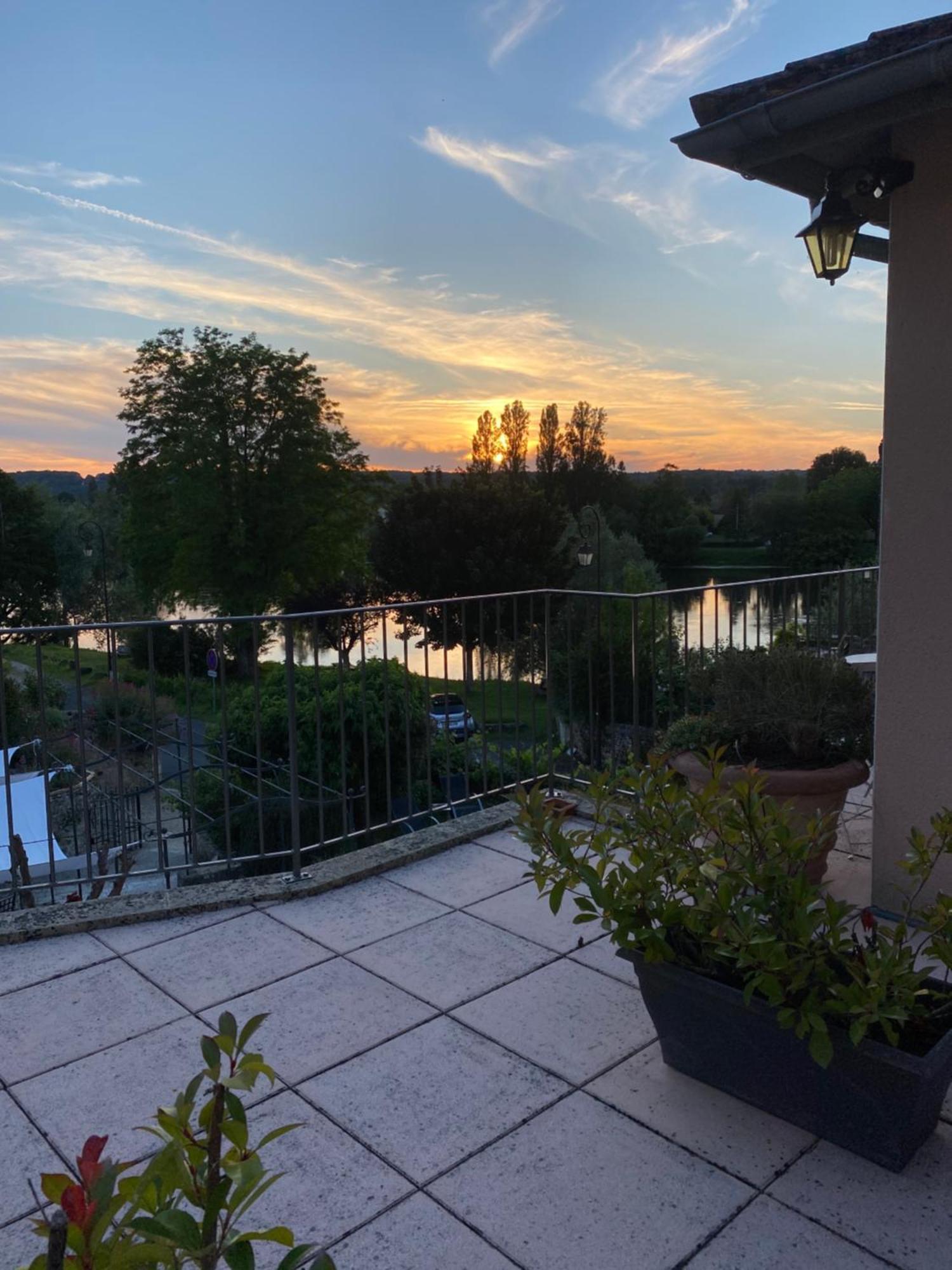 Hotel-Restaurant Cote Rivage Badefols-sur-Dordogne ภายนอก รูปภาพ