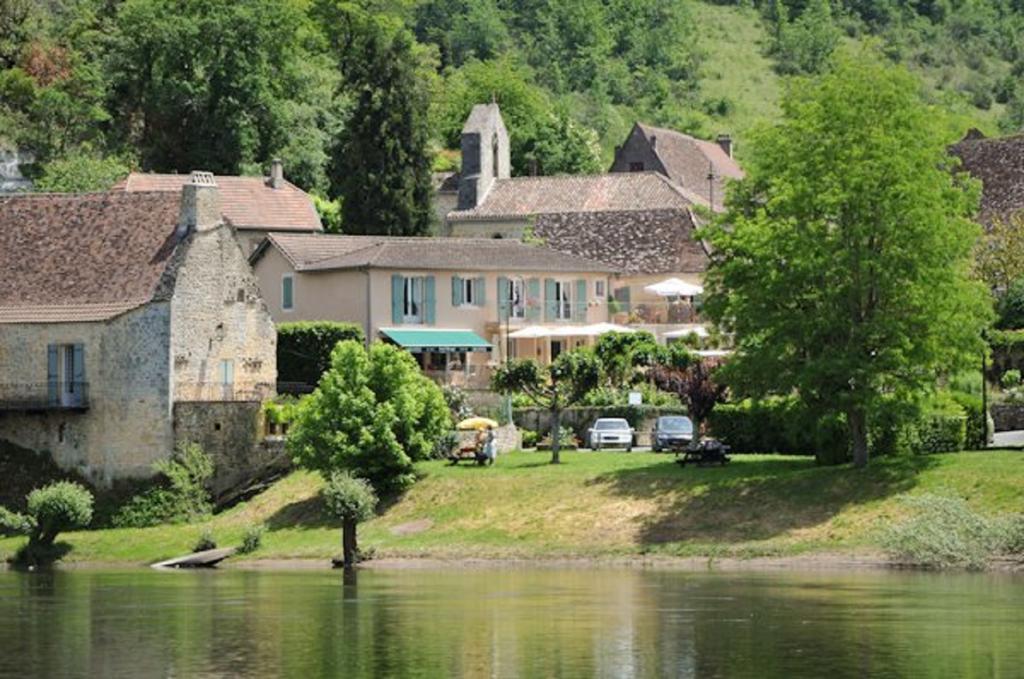 Hotel-Restaurant Cote Rivage Badefols-sur-Dordogne ภายนอก รูปภาพ